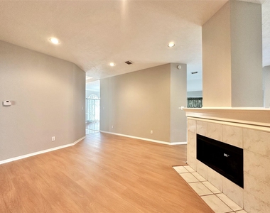 1610 Parkview Lane - Photo Thumbnail 7