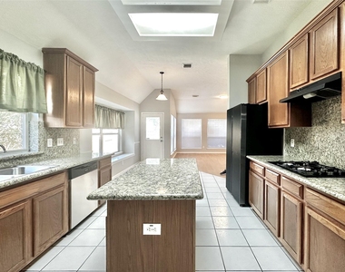 1610 Parkview Lane - Photo Thumbnail 16