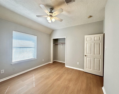 1610 Parkview Lane - Photo Thumbnail 24