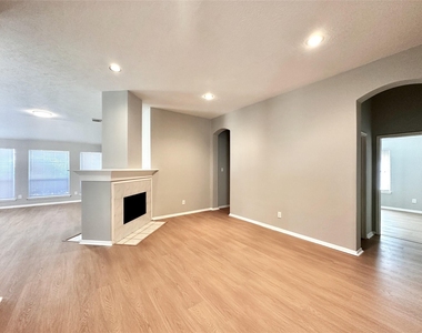 1610 Parkview Lane - Photo Thumbnail 5