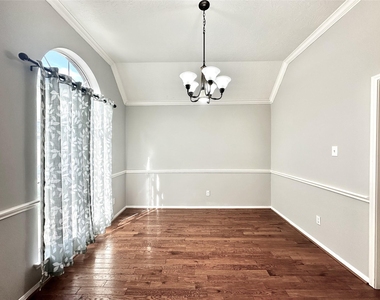 1610 Parkview Lane - Photo Thumbnail 4