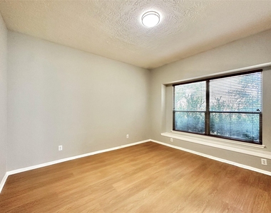 1610 Parkview Lane - Photo Thumbnail 18