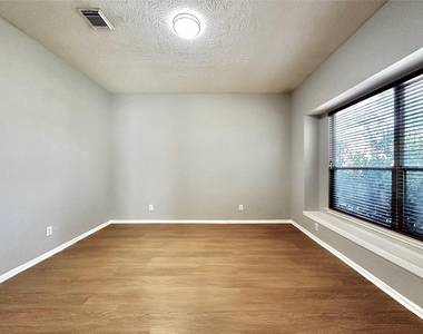 1610 Parkview Lane - Photo Thumbnail 17