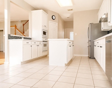 2438 Weatherford Drive - Photo Thumbnail 10