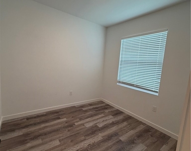 4509 21st Street Sw - Photo Thumbnail 10