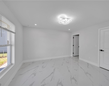 961 Gleason Street - Photo Thumbnail 5