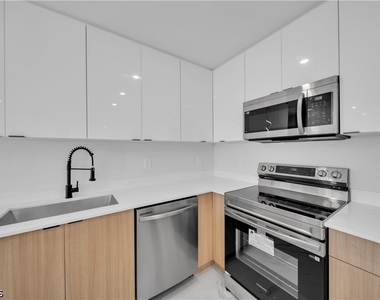 961 Gleason Street - Photo Thumbnail 3