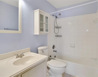 17922 Mission Bluff Lane - Photo Thumbnail 15