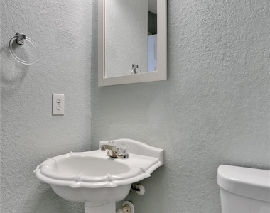17922 Mission Bluff Lane - Photo Thumbnail 7