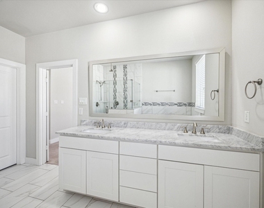 256 W 28th Street - Photo Thumbnail 15