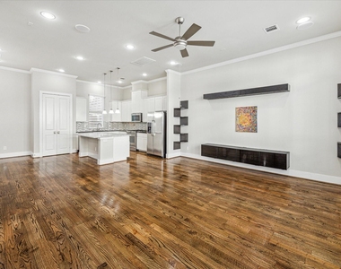 256 W 28th Street - Photo Thumbnail 4
