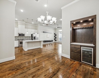 256 W 28th Street - Photo Thumbnail 2