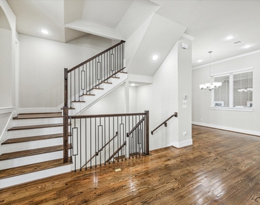 256 W 28th Street - Photo Thumbnail 17