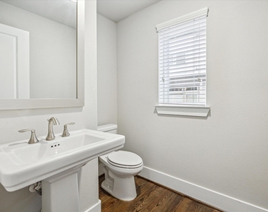 256 W 28th Street - Photo Thumbnail 12