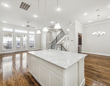 256 W 28th Street - Photo Thumbnail 11