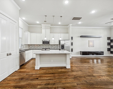 256 W 28th Street - Photo Thumbnail 8