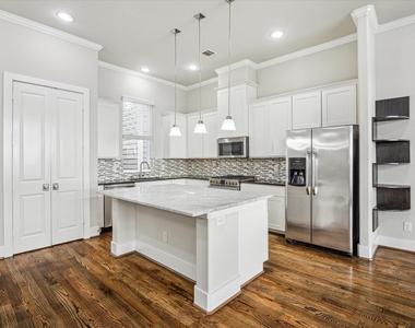 256 W 28th Street - Photo Thumbnail 10