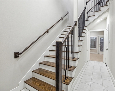256 W 28th Street - Photo Thumbnail 16