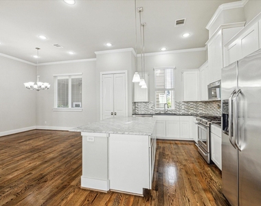 256 W 28th Street - Photo Thumbnail 9