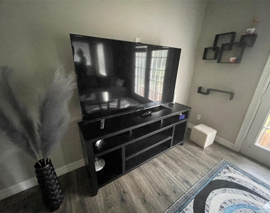 5262 Ella Boulevard - Photo Thumbnail 7