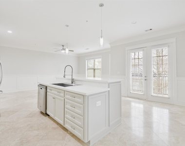 2802 Morrison Street - Photo Thumbnail 3