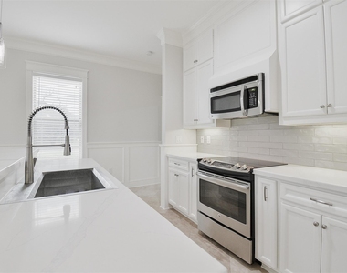 2802 Morrison Street - Photo Thumbnail 6