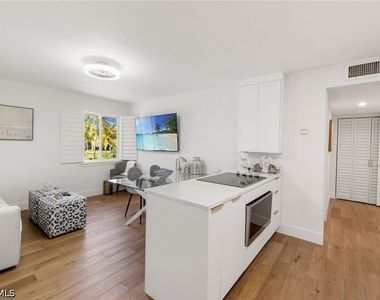 175 Fifth Avenue S - Photo Thumbnail 7