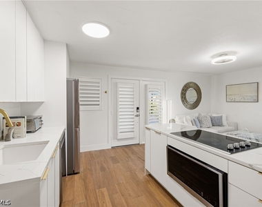 175 Fifth Avenue S - Photo Thumbnail 9