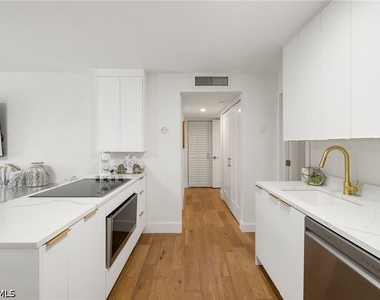 175 Fifth Avenue S - Photo Thumbnail 2