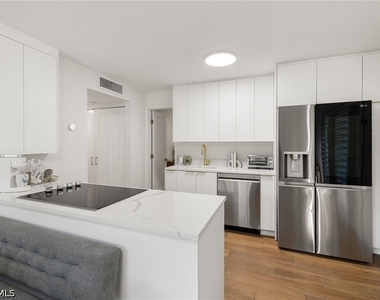 175 Fifth Avenue S - Photo Thumbnail 6