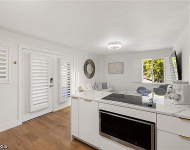 175 Fifth Avenue S - Photo Thumbnail 10