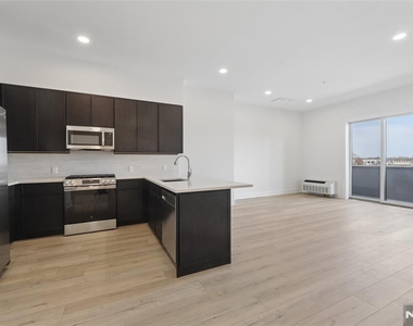 487 Market - Photo Thumbnail 3