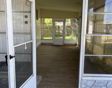 2540 Haverhill Road Ne - Photo Thumbnail 2