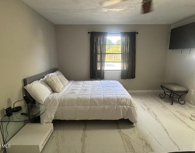 496 Poinciana Drive - Photo Thumbnail 7