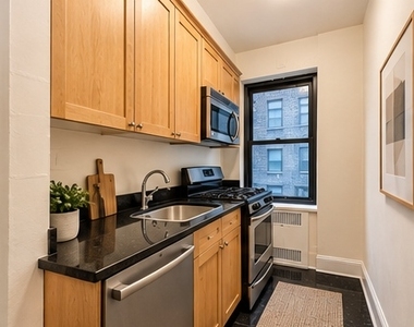 141 East 56th Street - Photo Thumbnail 3