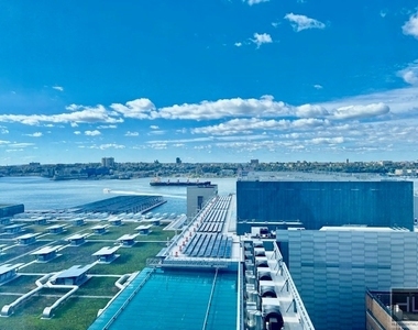 West 38th Street - Photo Thumbnail 3