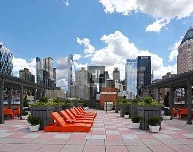 West 53 Street - Photo Thumbnail 7