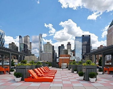 West 53 Street - Photo Thumbnail 6