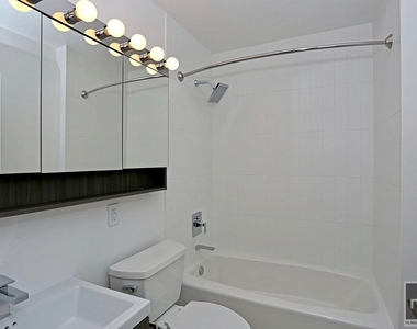 West 53 Street - Photo Thumbnail 4