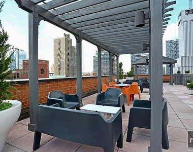 West 53 Street - Photo Thumbnail 5