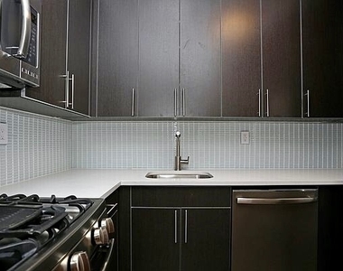 West 53 Street - Photo Thumbnail 1