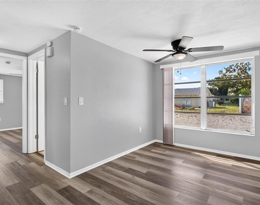 7804 Hawthorn Drive - Photo Thumbnail 6