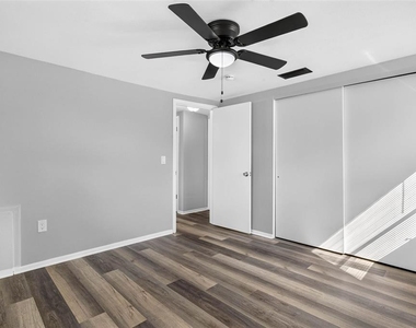7804 Hawthorn Drive - Photo Thumbnail 14