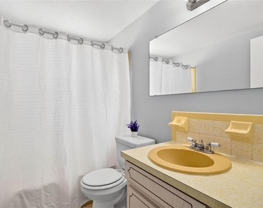 7804 Hawthorn Drive - Photo Thumbnail 18