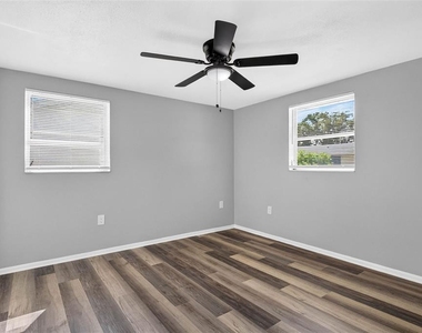 7804 Hawthorn Drive - Photo Thumbnail 12