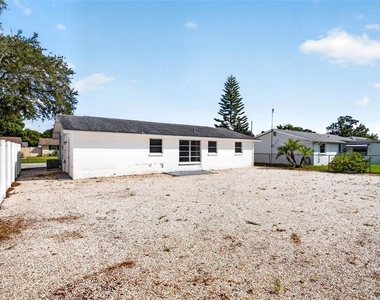 7804 Hawthorn Drive - Photo Thumbnail 23