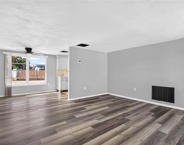7804 Hawthorn Drive - Photo Thumbnail 2
