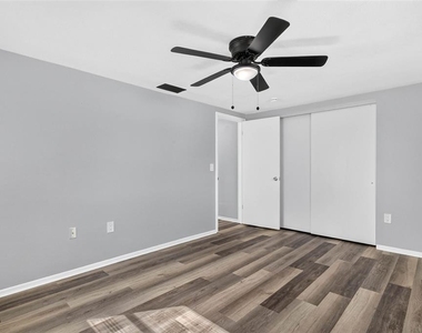 7804 Hawthorn Drive - Photo Thumbnail 17