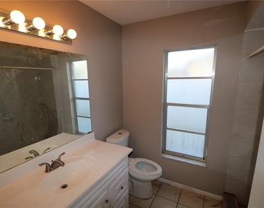 5018 Oakshire Drive - Photo Thumbnail 11