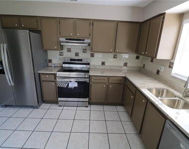 5018 Oakshire Drive - Photo Thumbnail 21